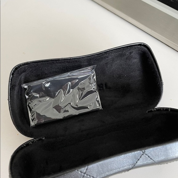 CHANEL Sunglasses - Picture 2 of 6